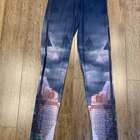2/40$ 𝅺ADIDAS  city legging xs - Picture 1 of 2